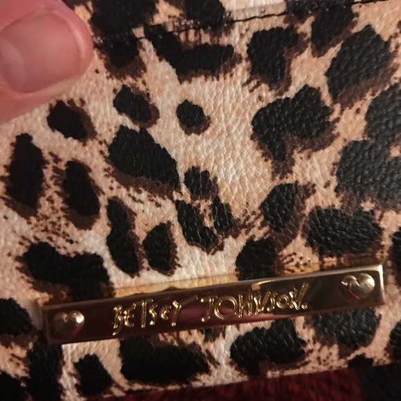 Besty Johnson - Picture 5 of 5